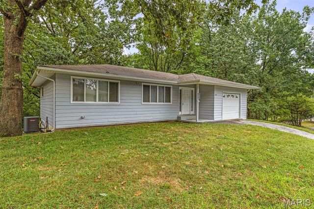 200 Meinhardt Drive, Fenton, MO 63026