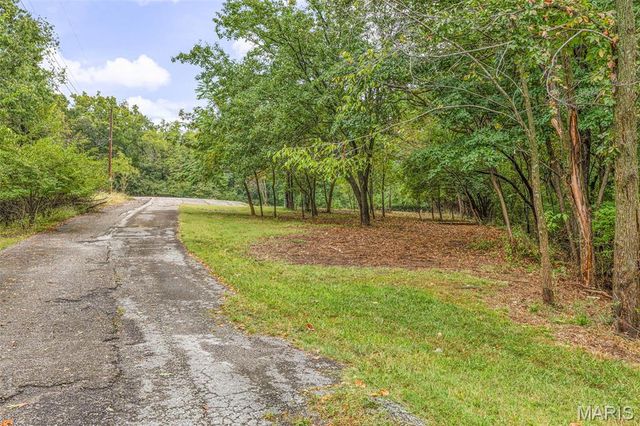 200 Meinhardt Drive, Fenton, MO 63026