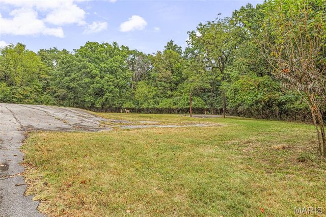 200 Meinhardt Drive, Fenton, MO 63026