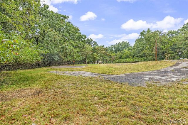 200 Meinhardt Drive, Fenton, MO 63026