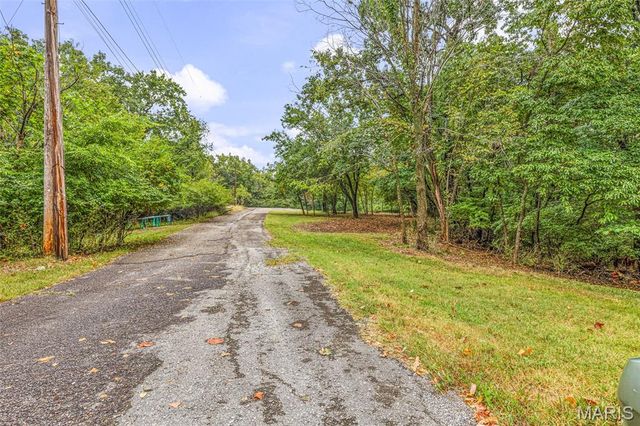 200 Meinhardt Drive, Fenton, MO 63026