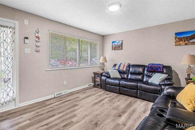 200 Meinhardt Drive, Fenton, MO 63026
