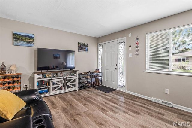 200 Meinhardt Drive, Fenton, MO 63026