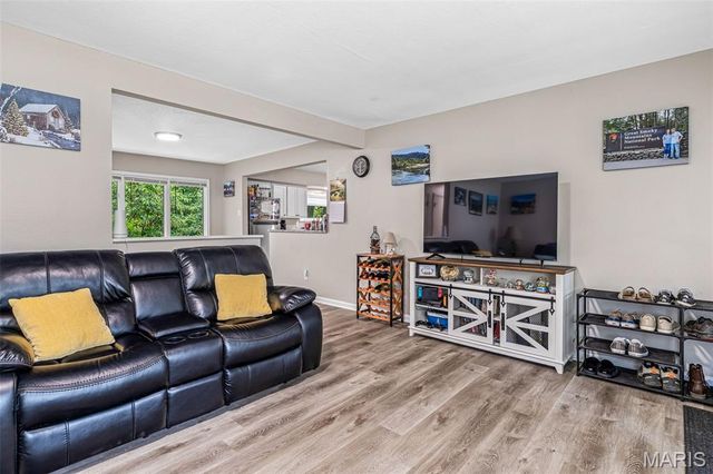 200 Meinhardt Drive, Fenton, MO 63026