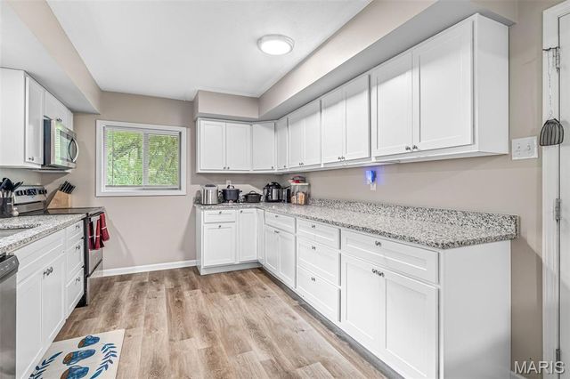 200 Meinhardt Drive, Fenton, MO 63026