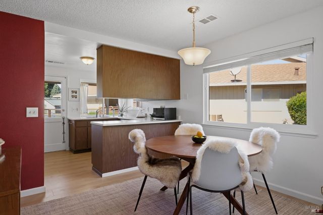 43 Aspen Meadows Cir, Santa Rosa, CA 95409