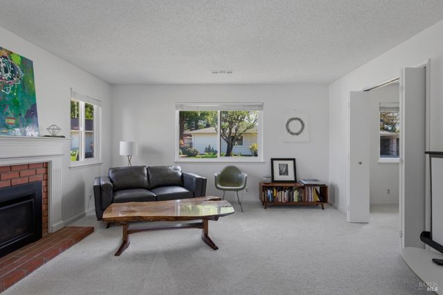 43 Aspen Meadows Cir, Santa Rosa, CA 95409