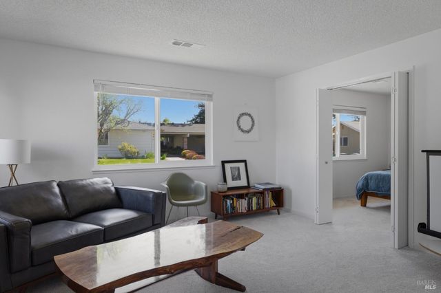 43 Aspen Meadows Cir, Santa Rosa, CA 95409