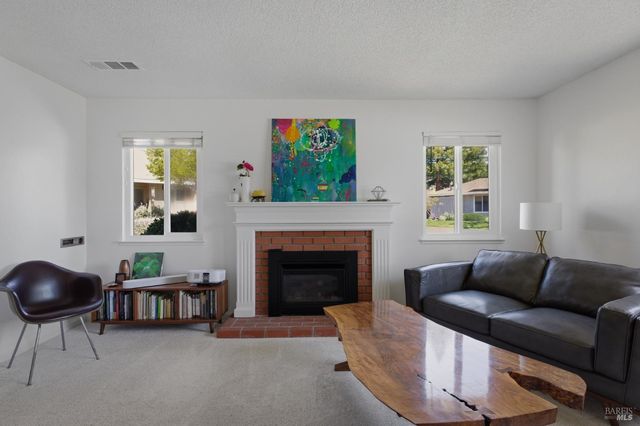 43 Aspen Meadows Cir, Santa Rosa, CA 95409