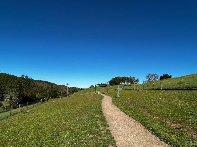 43 Aspen Meadows Cir, Santa Rosa, CA 95409