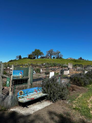 43 Aspen Meadows Cir, Santa Rosa, CA 95409