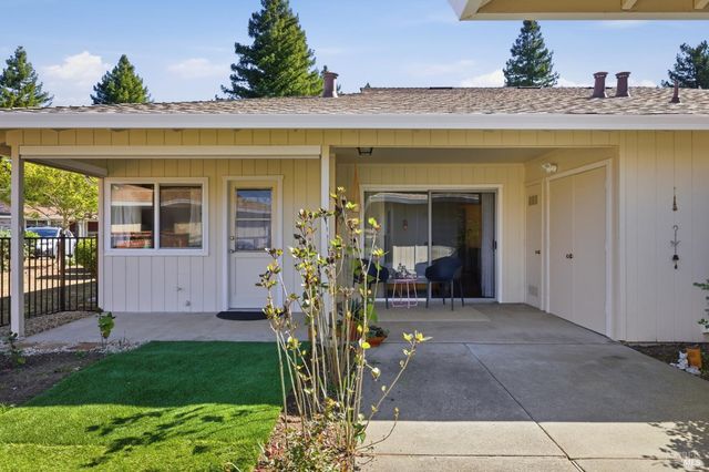 43 Aspen Meadows Cir, Santa Rosa, CA 95409