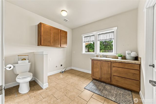 5601 48th Avenue E, Tacoma, WA 98443