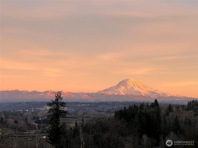 5601 48th Avenue E, Tacoma, WA 98443
