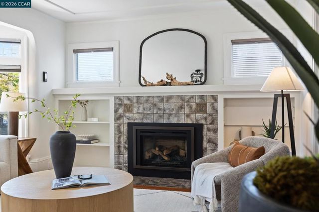 628 Poirier St, Oakland, CA 94609