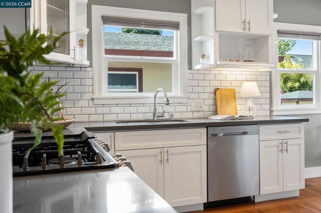 628 Poirier St, Oakland, CA 94609