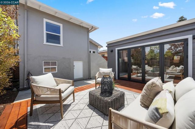 628 Poirier St, Oakland, CA 94609