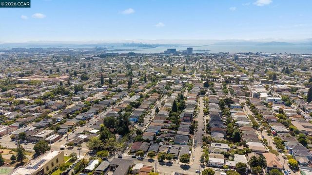 628 Poirier St, Oakland, CA 94609