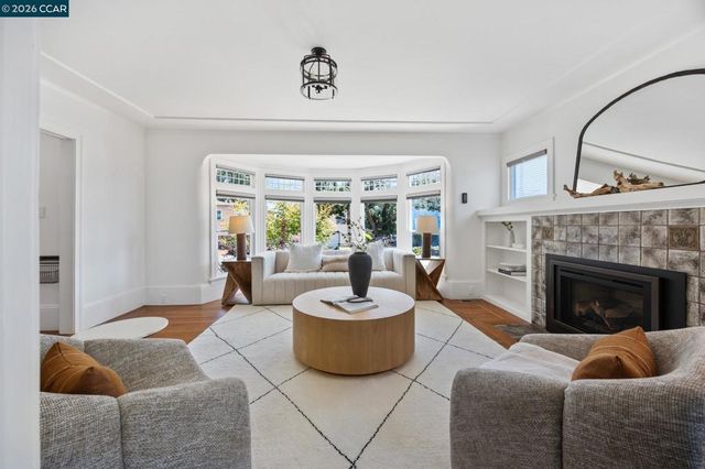 628 Poirier St, Oakland, CA 94609
