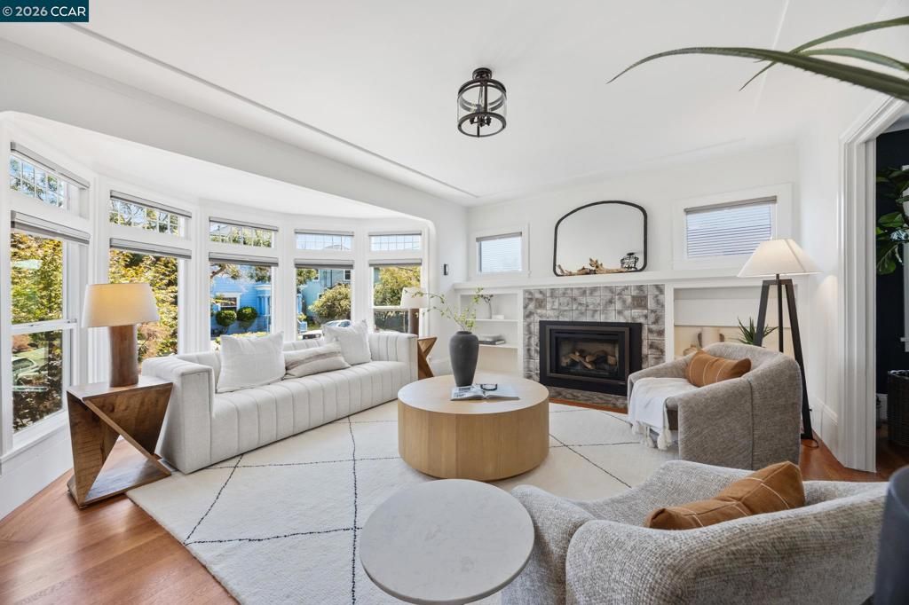 Image 10 of property listing at 628 Poirier St, Oakland, CA 94609
