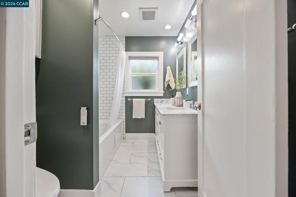 Image 21 of property listing at 628 Poirier St, Oakland, CA 94609