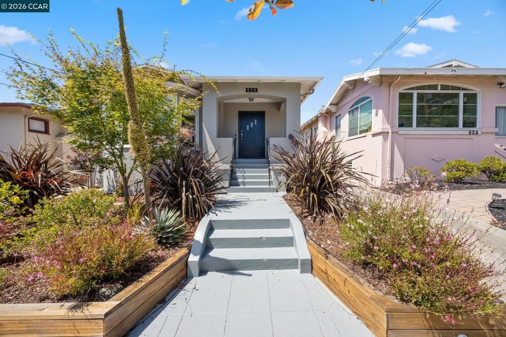 Image 3 of property listing at 628 Poirier St, Oakland, CA 94609