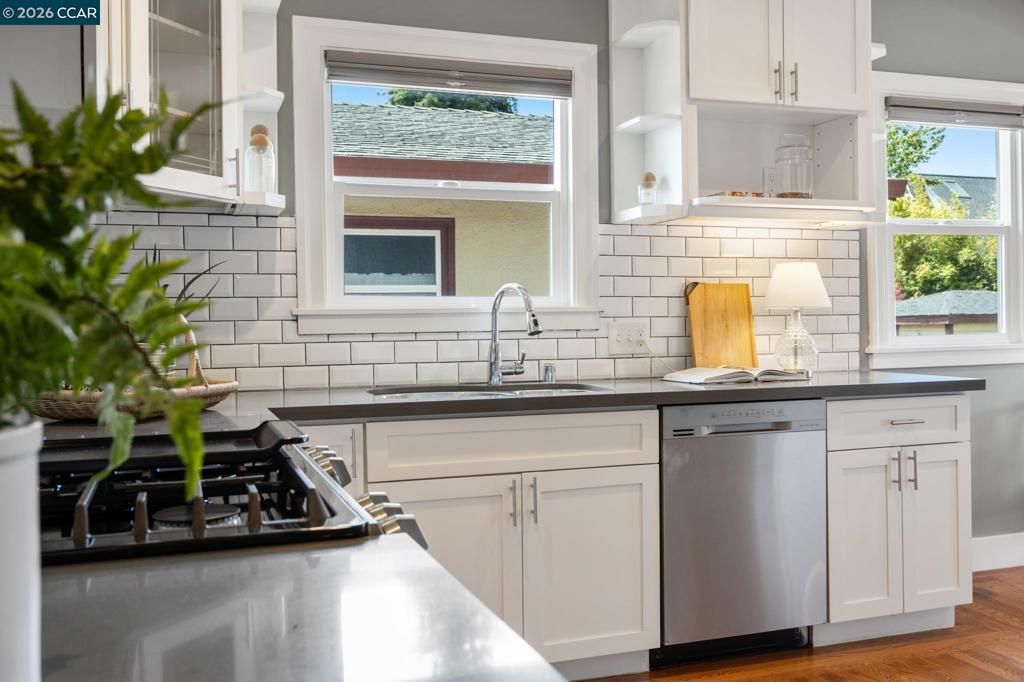 Image 30 of property listing at 628 Poirier St, Oakland, CA 94609