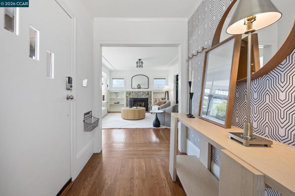 Image 4 of property listing at 628 Poirier St, Oakland, CA 94609