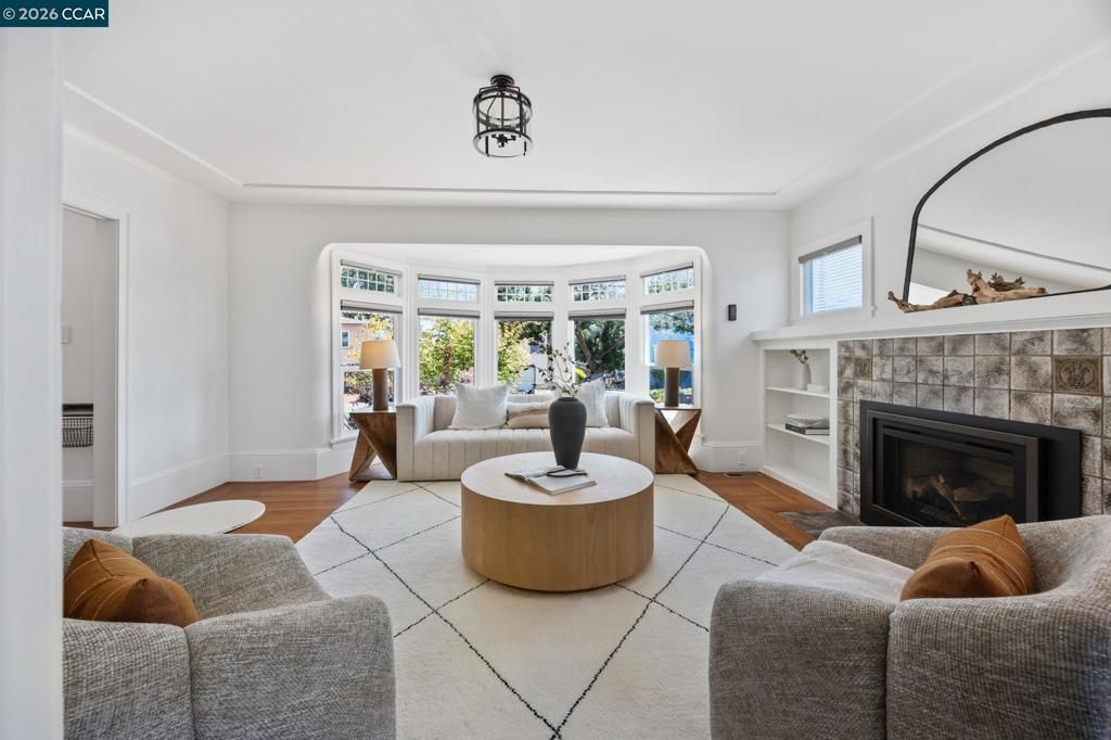 Image 9 of property listing at 628 Poirier St, Oakland, CA 94609