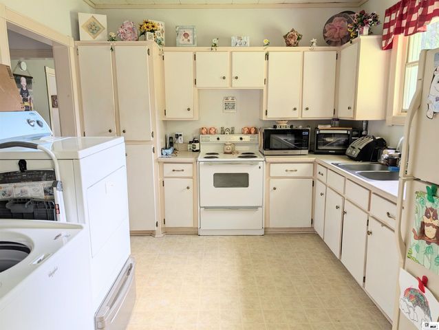 200 ROSELAWN DRIVE, Marion, LA 71260