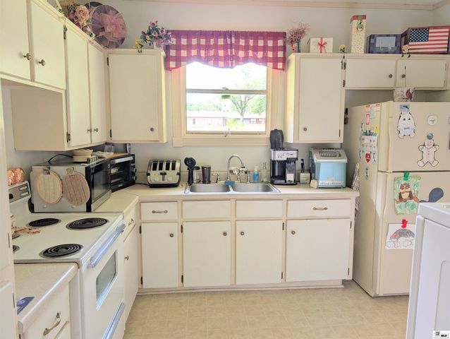 200 ROSELAWN DRIVE, Marion, LA 71260