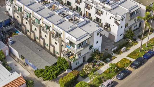 1952 Hornblend 6, San Diego, CA 92109