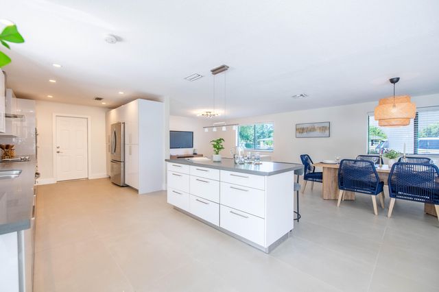 16670 SW 90th Avenue, Palmetto Bay, FL 33157