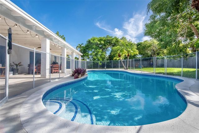 16670 SW 90th Avenue, Palmetto Bay, FL 33157