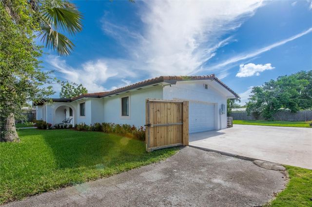 16670 SW 90th Avenue, Palmetto Bay, FL 33157