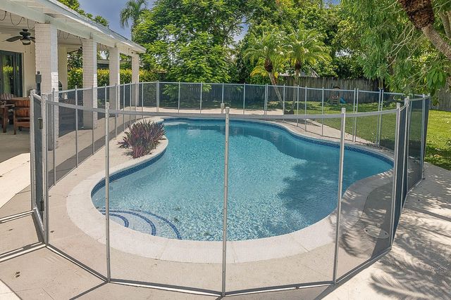 16670 SW 90th Avenue, Palmetto Bay, FL 33157