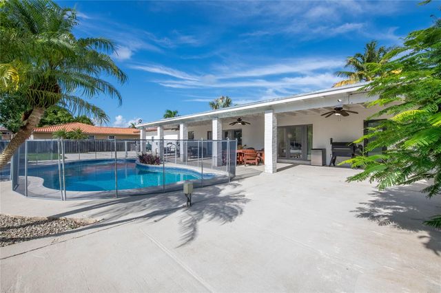 16670 SW 90th Avenue, Palmetto Bay, FL 33157