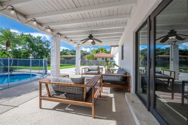 16670 SW 90th Avenue, Palmetto Bay, FL 33157