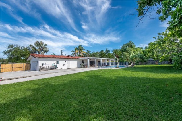 16670 SW 90th Avenue, Palmetto Bay, FL 33157