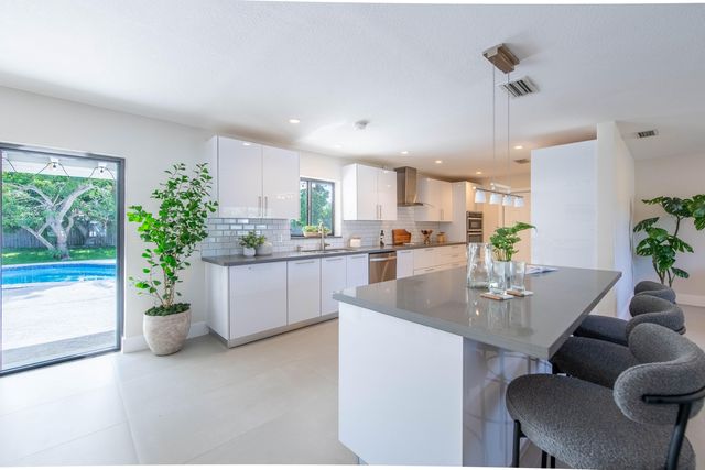 16670 SW 90th Avenue, Palmetto Bay, FL 33157