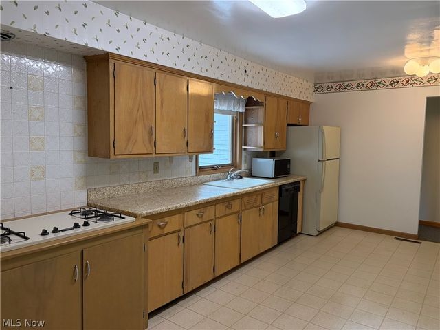 2821 Trabar Drive, Willoughby Hills, OH 44092