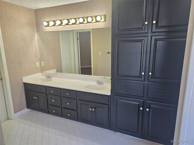 406 Fieldstone Court, Montgomery, AL 36117