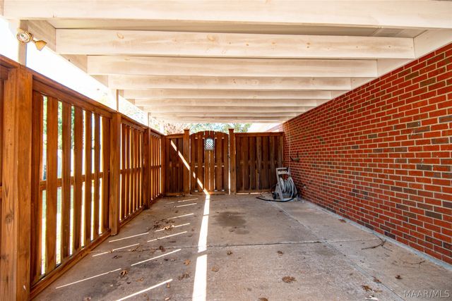 406 Fieldstone Court, Montgomery, AL 36117