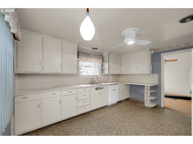 605 FULVUE Dr, Eugene, OR 97405