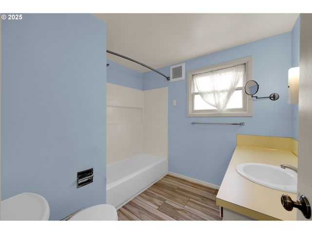 605 FULVUE Dr, Eugene, OR 97405