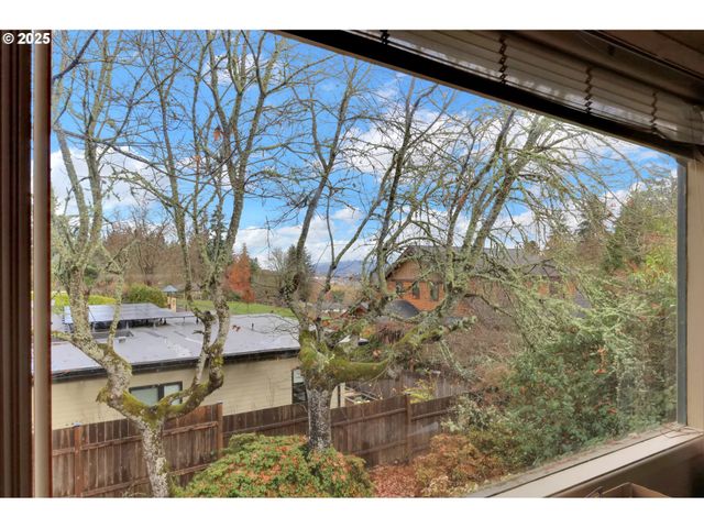 605 FULVUE Dr, Eugene, OR 97405