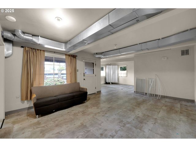 605 FULVUE Dr, Eugene, OR 97405