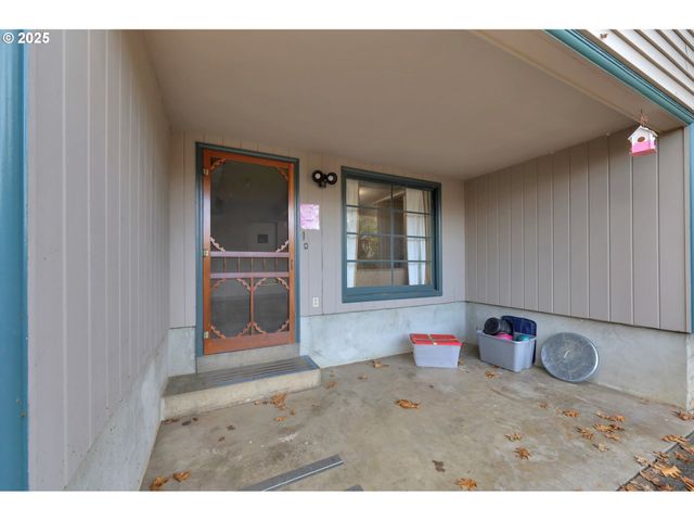 605 FULVUE Dr, Eugene, OR 97405