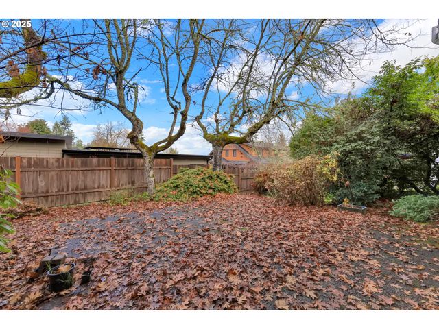 605 FULVUE Dr, Eugene, OR 97405