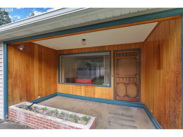 605 FULVUE Dr, Eugene, OR 97405